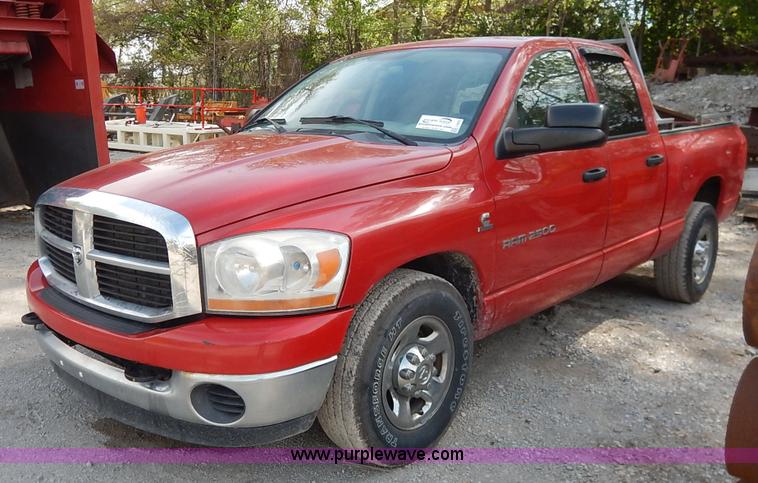 image for item J3959 2006 Dodge Ram 2500 pickup truck