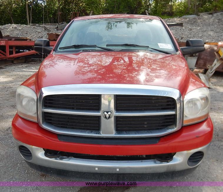 image for item J3959 2006 Dodge Ram 2500 pickup truck