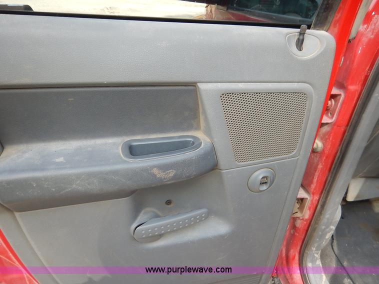image for item J3959 2006 Dodge Ram 2500 pickup truck
