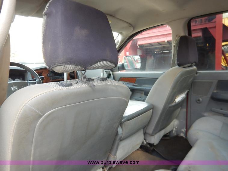 image for item J3959 2006 Dodge Ram 2500 pickup truck