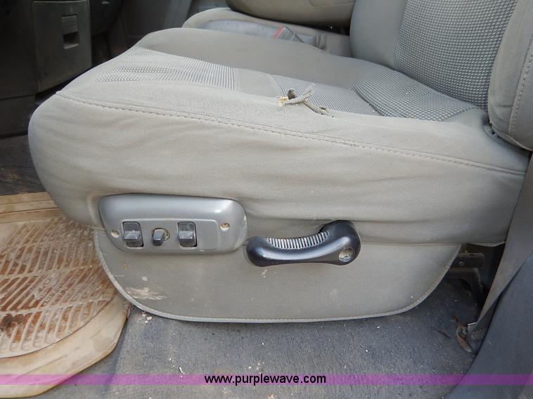 image for item J3959 2006 Dodge Ram 2500 pickup truck