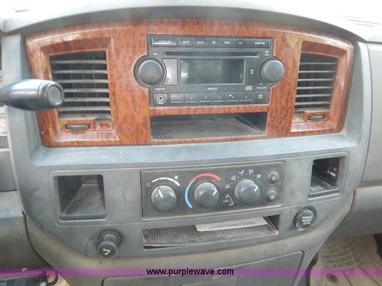 image for item J3959 2006 Dodge Ram 2500 pickup truck