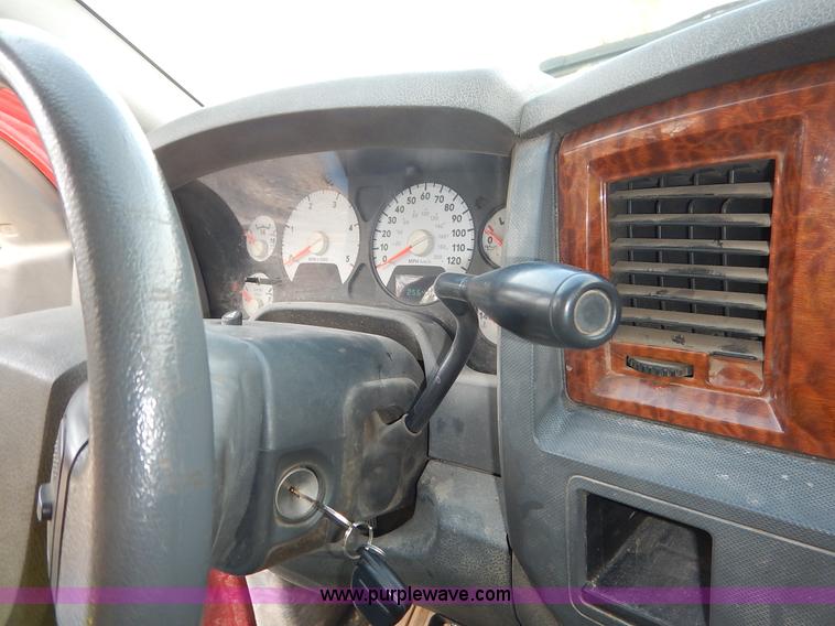 image for item J3959 2006 Dodge Ram 2500 pickup truck