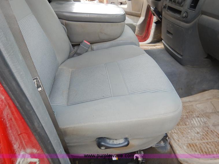 image for item J3959 2006 Dodge Ram 2500 pickup truck