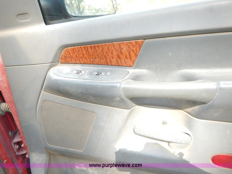 image for item J3959 2006 Dodge Ram 2500 pickup truck