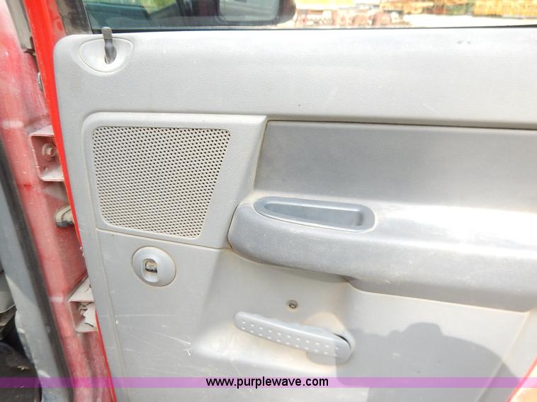 image for item J3959 2006 Dodge Ram 2500 pickup truck