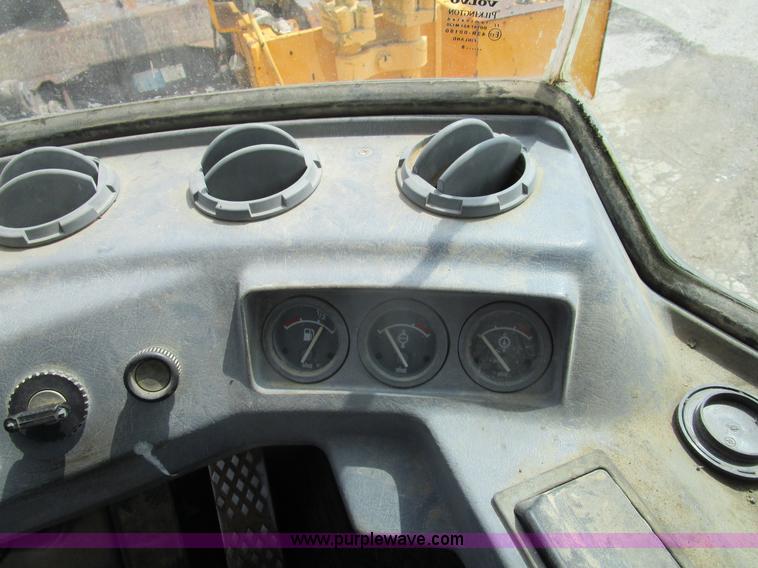 image for item K2095 1994 Volvo L90B wheel loader