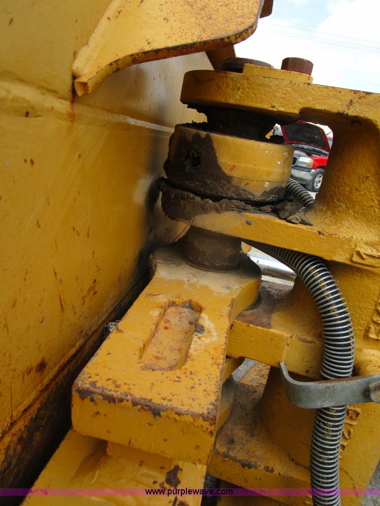 image for item K2096 1995 Caterpillar D5H XL Series II dozer