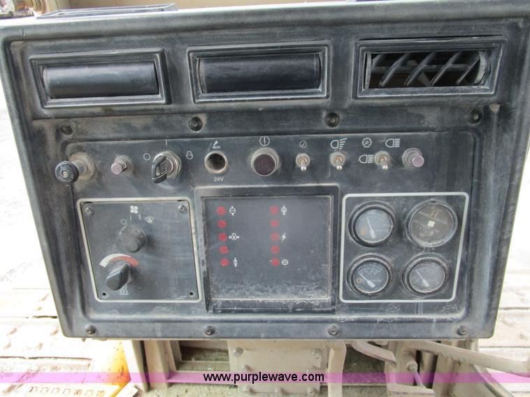 image for item K2096 1995 Caterpillar D5H XL Series II dozer