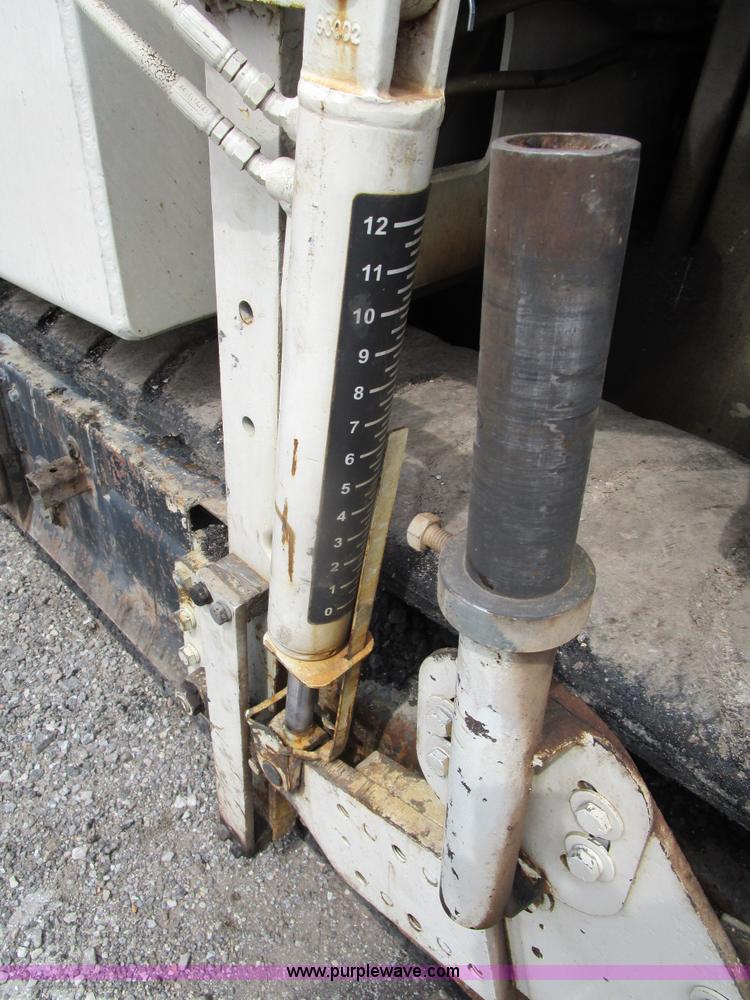 image for item K2097 2004 Terex Cedarapids 462 asphalt paver