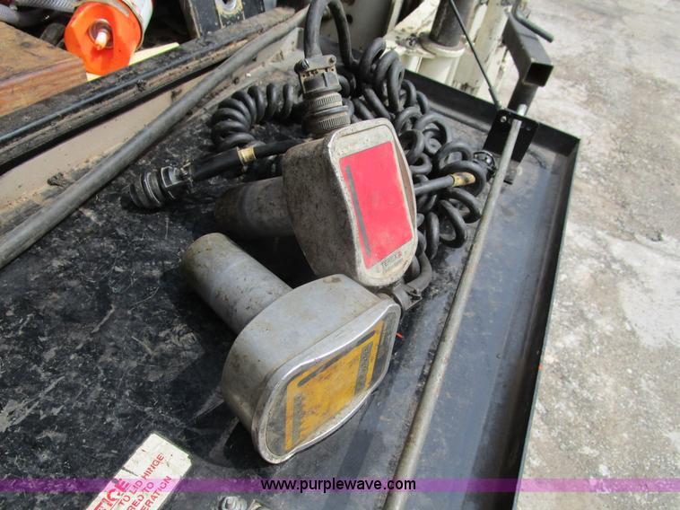 image for item K2097 2004 Terex Cedarapids 462 asphalt paver