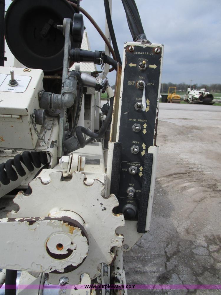 image for item K2097 2004 Terex Cedarapids 462 asphalt paver