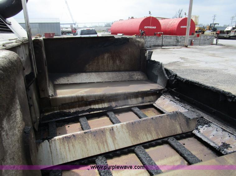image for item K2097 2004 Terex Cedarapids 462 asphalt paver