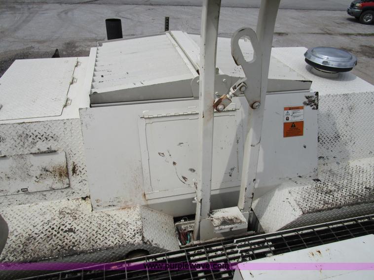 image for item K2097 2004 Terex Cedarapids 462 asphalt paver