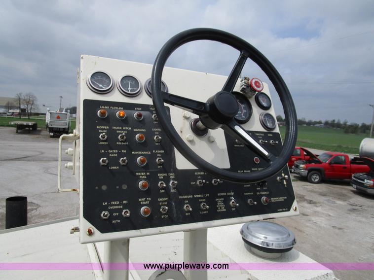 image for item K2097 2004 Terex Cedarapids 462 asphalt paver