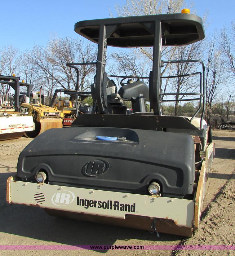 image for item K2567 Ingersoll Rand DD-138HF double drum vibratory roller