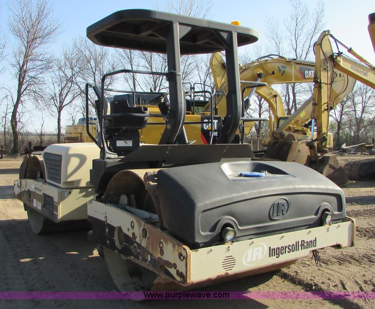 image for item K2567 Ingersoll Rand DD-138HF double drum vibratory roller