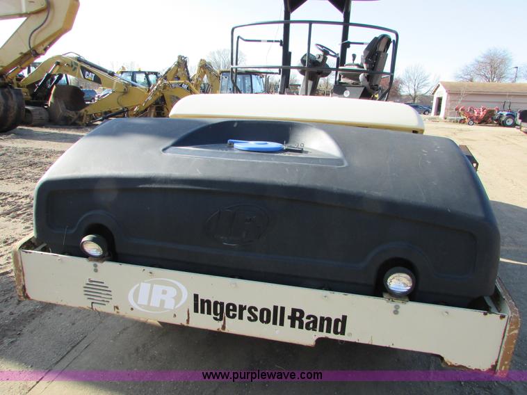 image for item K2567 Ingersoll Rand DD-138HF double drum vibratory roller