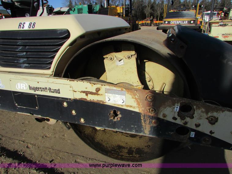 image for item K2567 Ingersoll Rand DD-138HF double drum vibratory roller