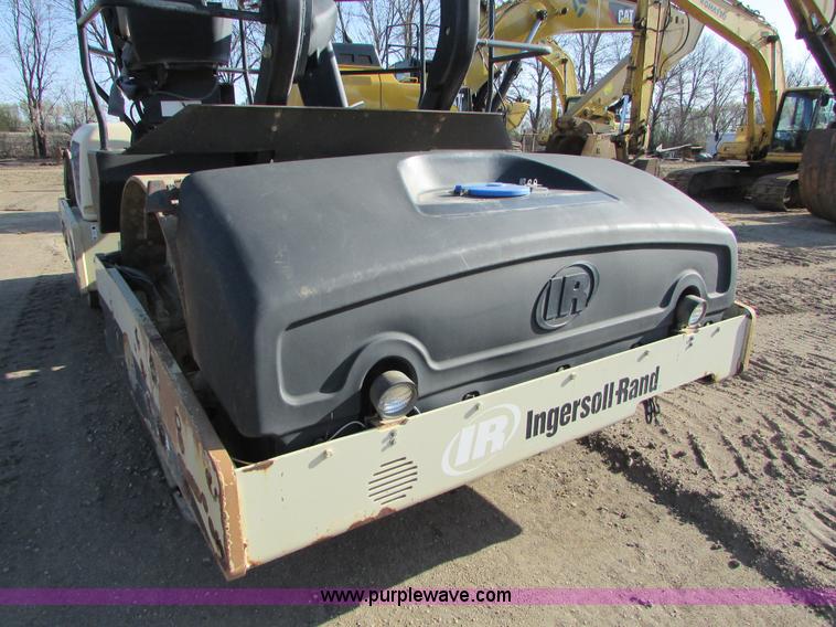 image for item K2567 Ingersoll Rand DD-138HF double drum vibratory roller