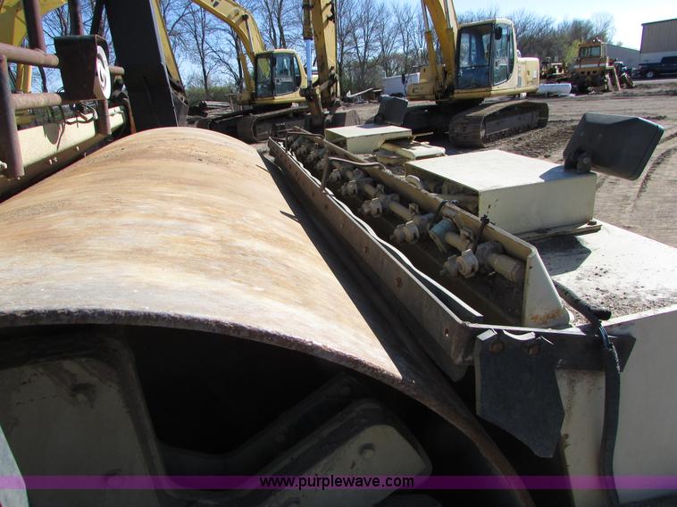 image for item K2568 Ingersoll Rand DD-130 double drum vibratory roller