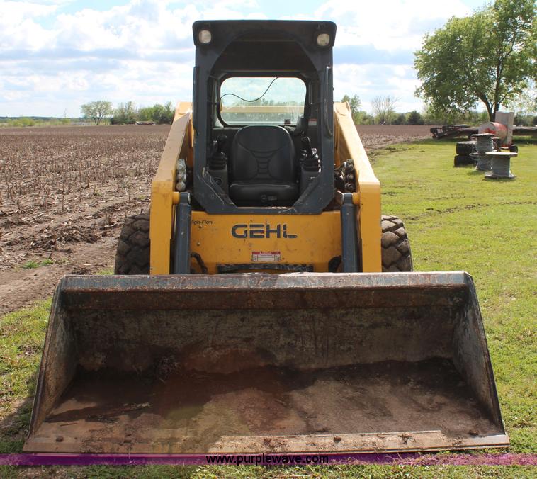 image for item K6792 2012 Gehl V330 skid steer