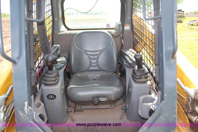 image for item K6792 2012 Gehl V330 skid steer