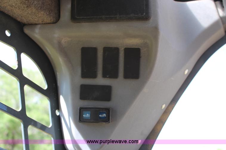 image for item K6792 2012 Gehl V330 skid steer