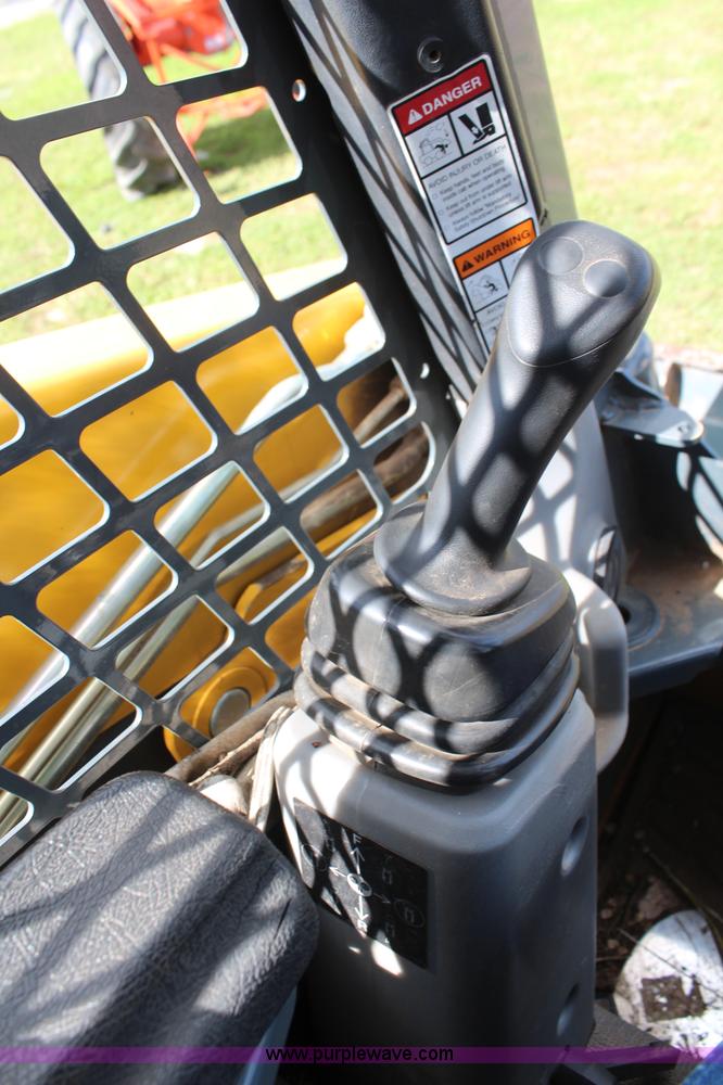 image for item K6792 2012 Gehl V330 skid steer