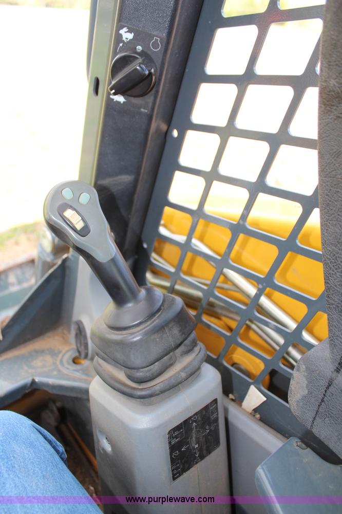 image for item K6792 2012 Gehl V330 skid steer