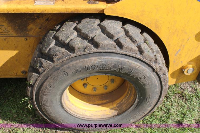 image for item K6792 2012 Gehl V330 skid steer