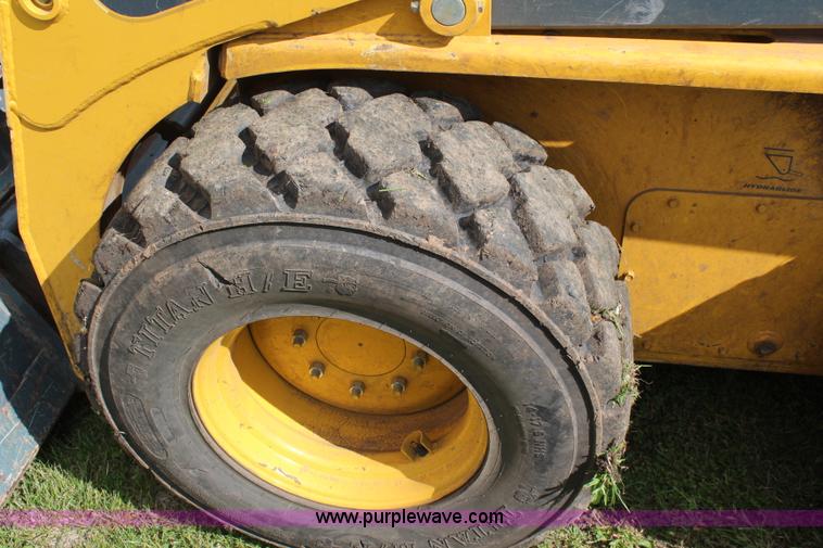 image for item K6792 2012 Gehl V330 skid steer