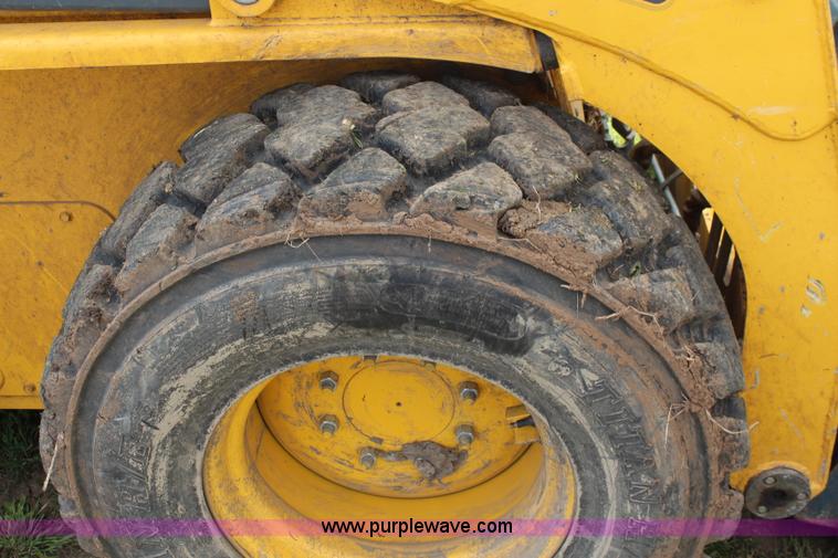 image for item K6792 2012 Gehl V330 skid steer