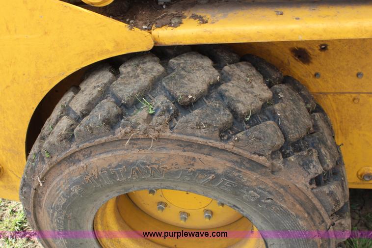 image for item K6792 2012 Gehl V330 skid steer