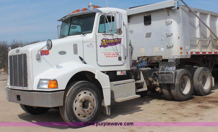 image for item K6843 1999 Peterbilt 385 semi truck