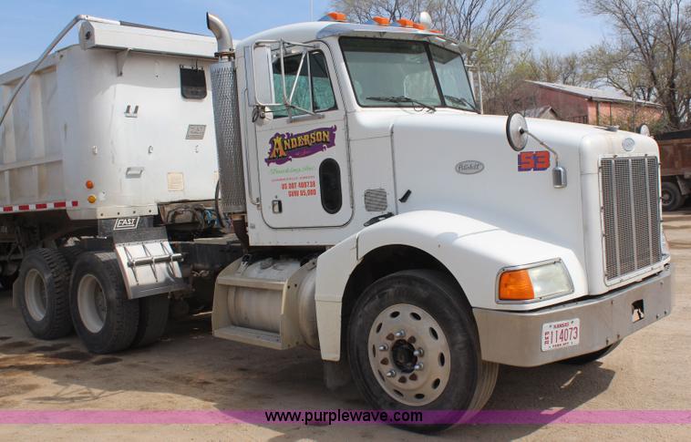 image for item K6843 1999 Peterbilt 385 semi truck