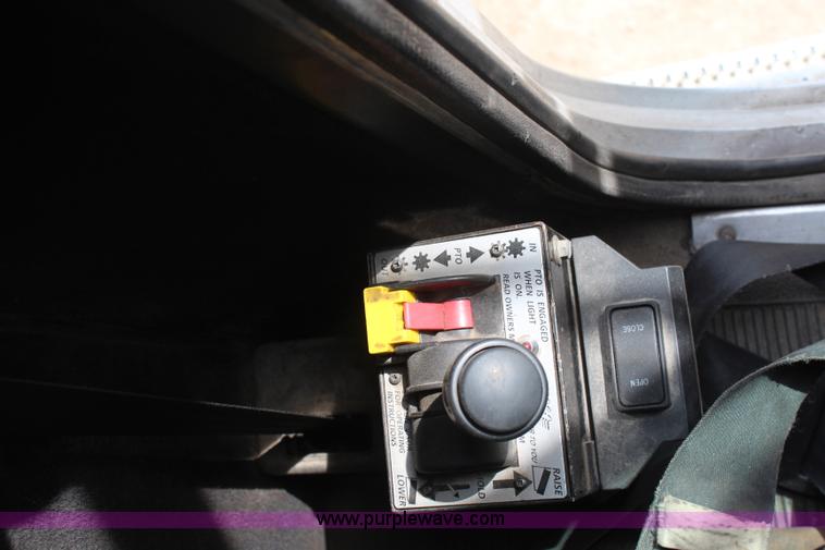 image for item K6843 1999 Peterbilt 385 semi truck