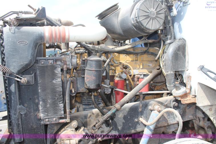 image for item K6843 1999 Peterbilt 385 semi truck