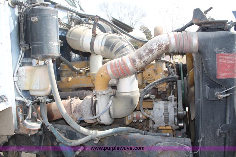 image for item K6843 1999 Peterbilt 385 semi truck