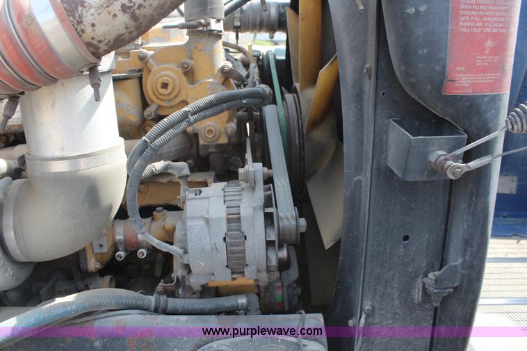 image for item K6843 1999 Peterbilt 385 semi truck