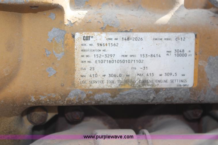 image for item K6843 1999 Peterbilt 385 semi truck