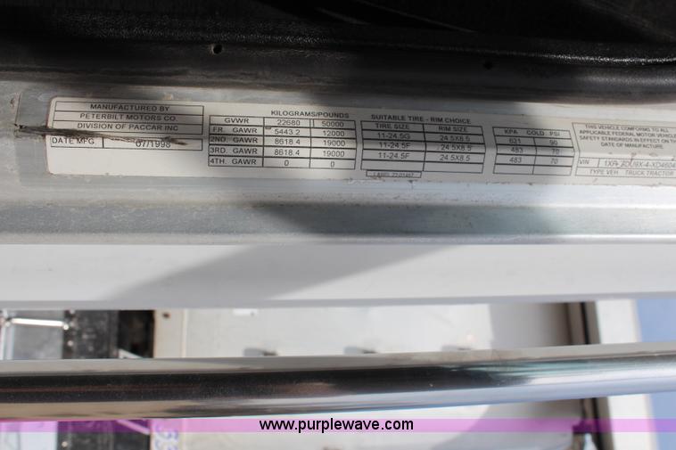 image for item K6843 1999 Peterbilt 385 semi truck