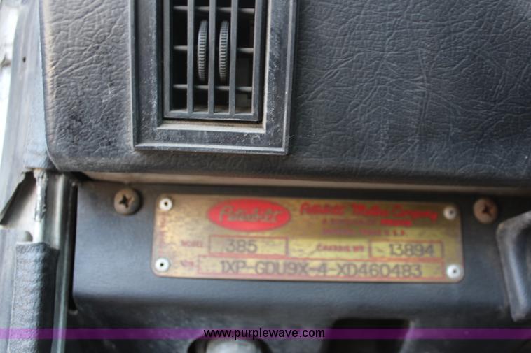 image for item K6843 1999 Peterbilt 385 semi truck