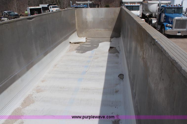 image for item K6847 1995 East aluminum end dump trailer