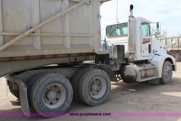 image for item K6850 1998 Peterbilt 385 semi truck