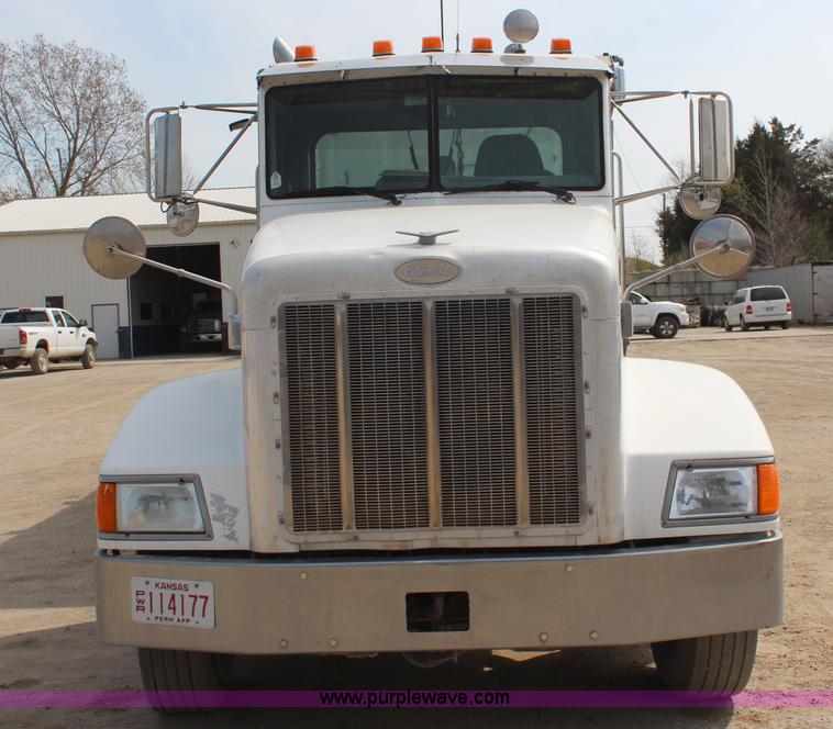 image for item K6850 1998 Peterbilt 385 semi truck