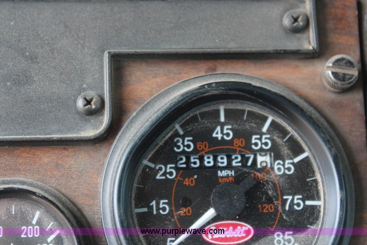 image for item K6850 1998 Peterbilt 385 semi truck