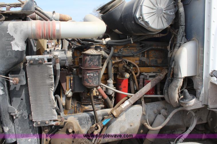 image for item K6850 1998 Peterbilt 385 semi truck