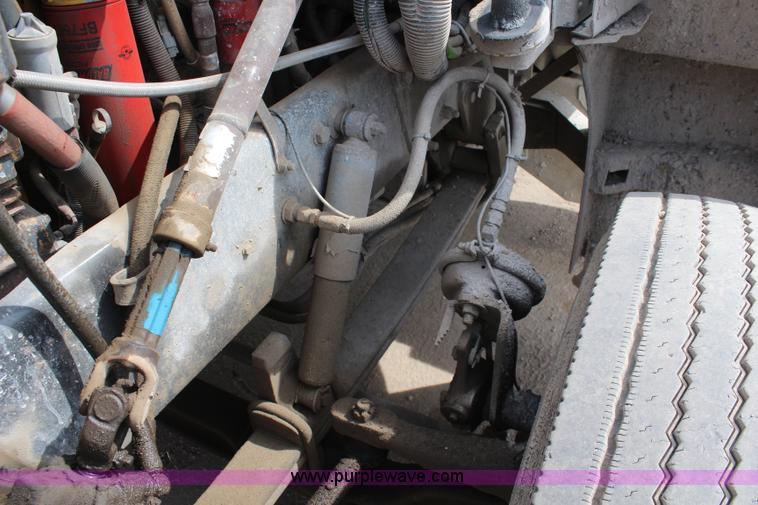 image for item K6850 1998 Peterbilt 385 semi truck