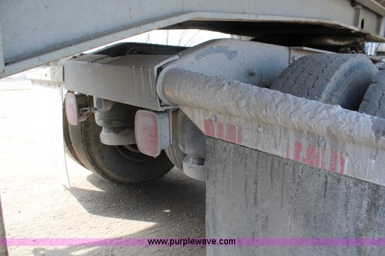 image for item K6850 1998 Peterbilt 385 semi truck